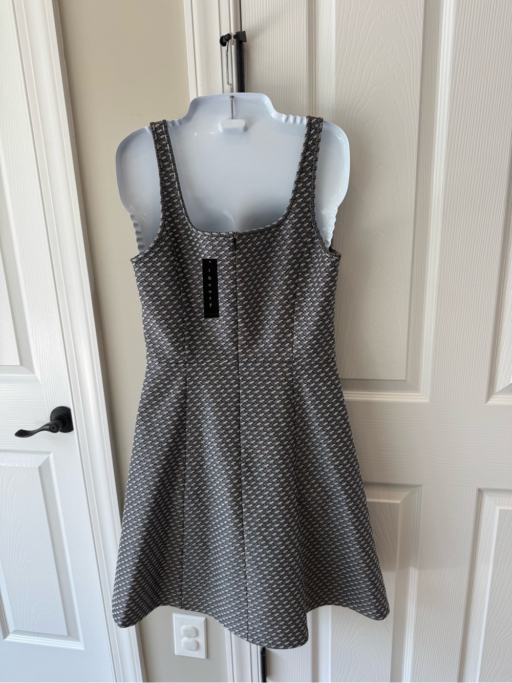 Theory Trekana Circuit Knit Dress NWT Size 8 - Picture 3 of 6